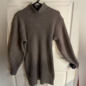 H&M beige mock turtleneck sweater dress. Never worn. Size L. Perfect condition!